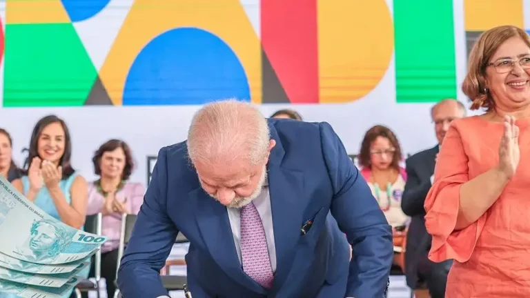 Alerta vermelho: Lula sanciona lei que impactará diretamente o seu orçamento