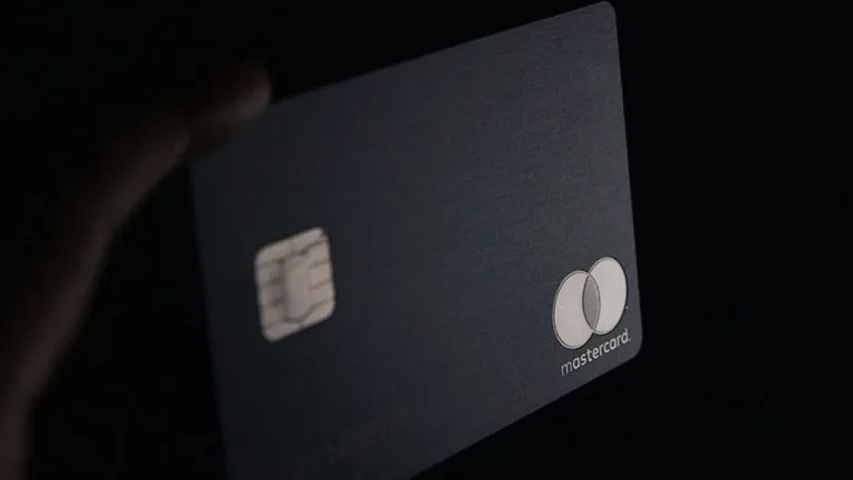 Cartão Black Mastercard: confira os principais benefícios