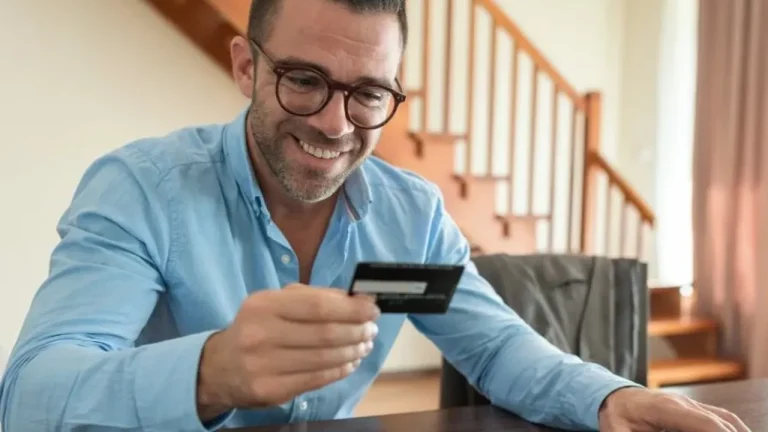 Cartão de crédito: confira opções com limite de até R$ 1 mil