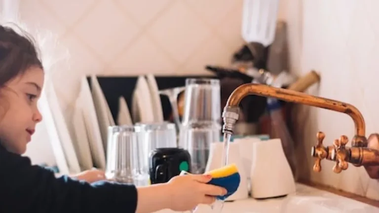 Como economizar na conta de água: 5 dicas práticas para reduzir o consumo em casa