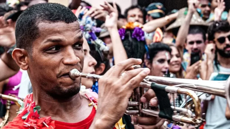 Como ganhar dinheiro no carnaval: 5 Estratégias lucrativas para turbinar sua renda