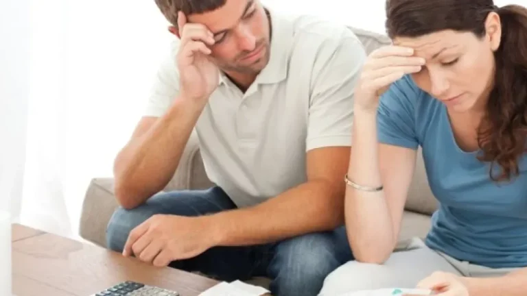 Como pagar grandes dívidas com orçamento apertado?