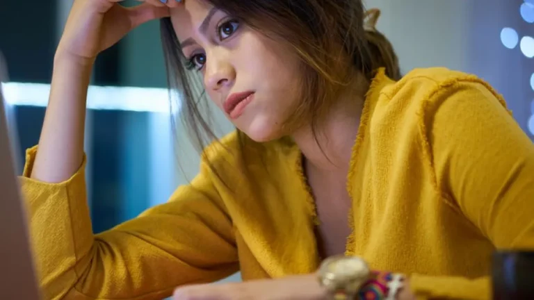 Como se manter motivado no trabalho? Confira 7 dicas para encarar a profissão