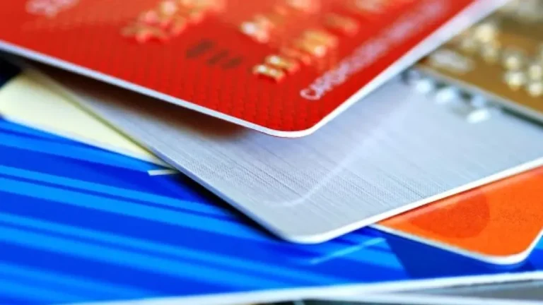 Crédito rotativo do cartão: entenda como funciona e saiba como sair