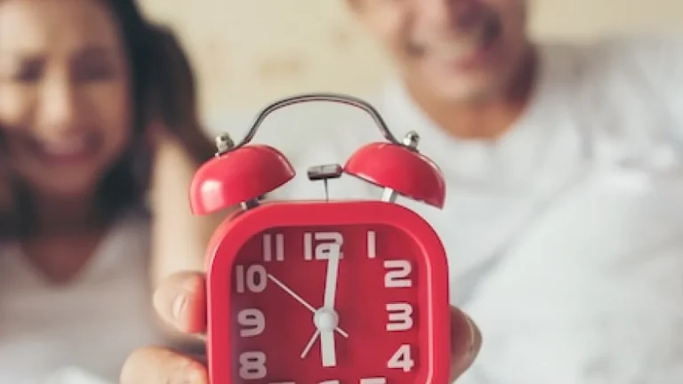 Despertadores Múltiplos: Por que adiar o alarme prejudica seu sono