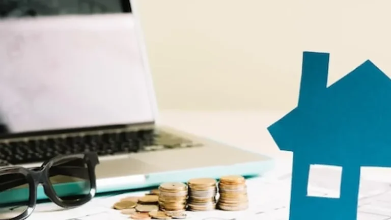 Fundos Imobiliários em 2025: O momento ideal para investir com preços baixos?