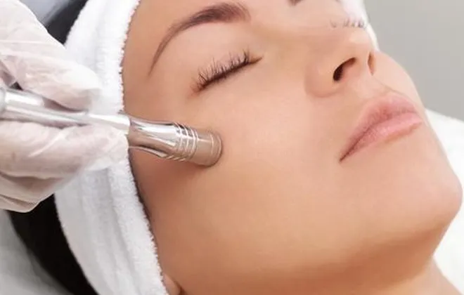 Peeling de diamante: Saiba como e quando utilizar essa famosa técnica