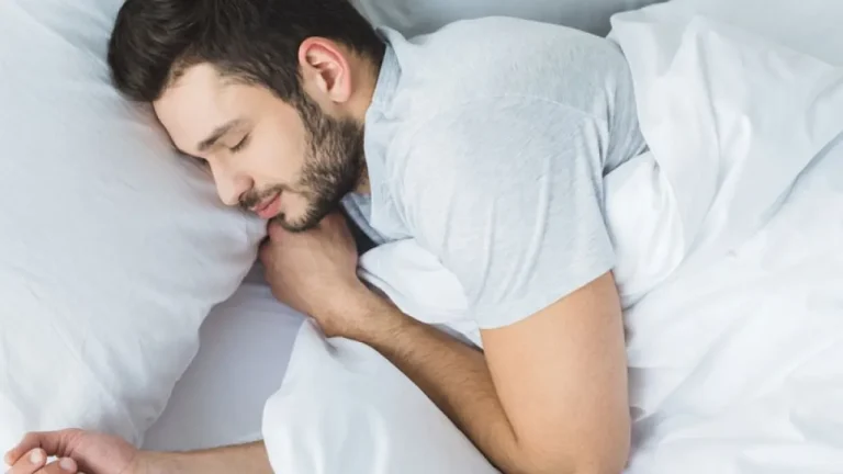 Quer dormir mais cedo? Tente esses 6 passos para mudar sua rotina