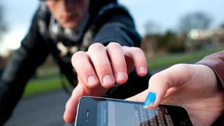 Seguro celular em cartões de crédito premium: Veja as 5 melhores opções