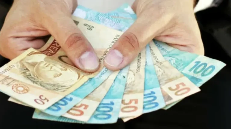 Vale a pena pedir empréstimo consignado privado? Confira prós e contras