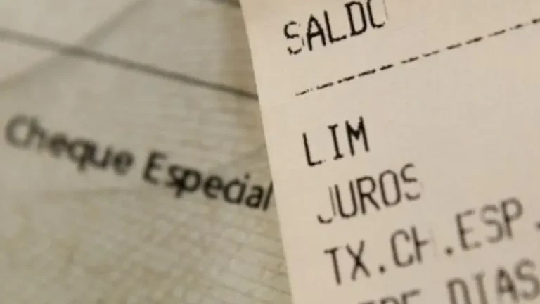 Vale a pena pegar dinheiro do cheque especial em 2025?