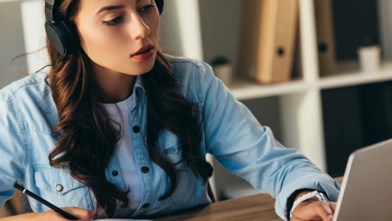 6 opções de cursinhos online para estudar para o ENEM 2025