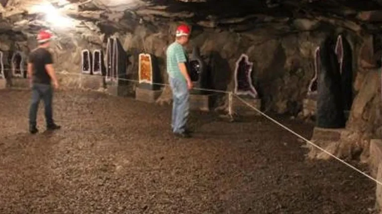 Descubra a beleza das pedras roxas: explore o turismo nessa cidade