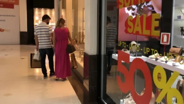 Moda verão: confira algumas dicas para conseguir aproveitar as liquidações