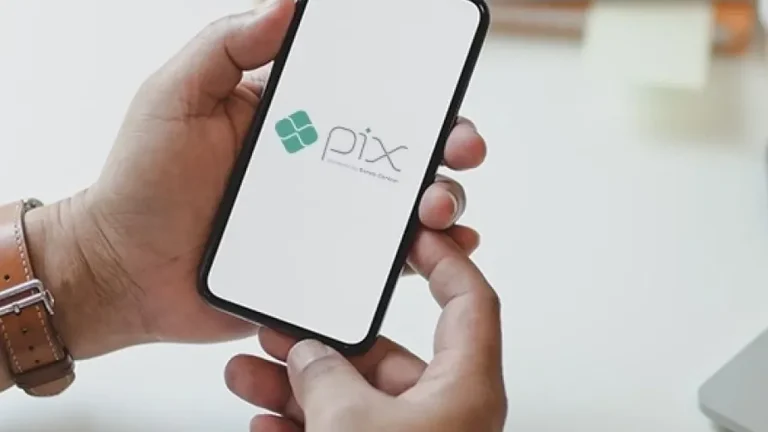 Pix vai começar a ser cobrado? Entenda as mudanças nas regras